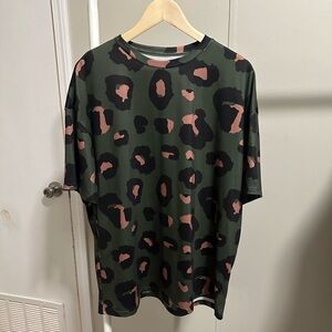 SHEIN Women’s Dark Green Camo Cheetah Print Short Sleeve Shirt size XL